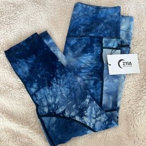 ZYIA Navy Hendrix Pocket Light n Tight Hi-rise Capri 20" (size 8-10)